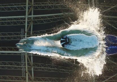 El estadounidense Michael Phelps camino a la medalla de oro por los 200 m mariposa.