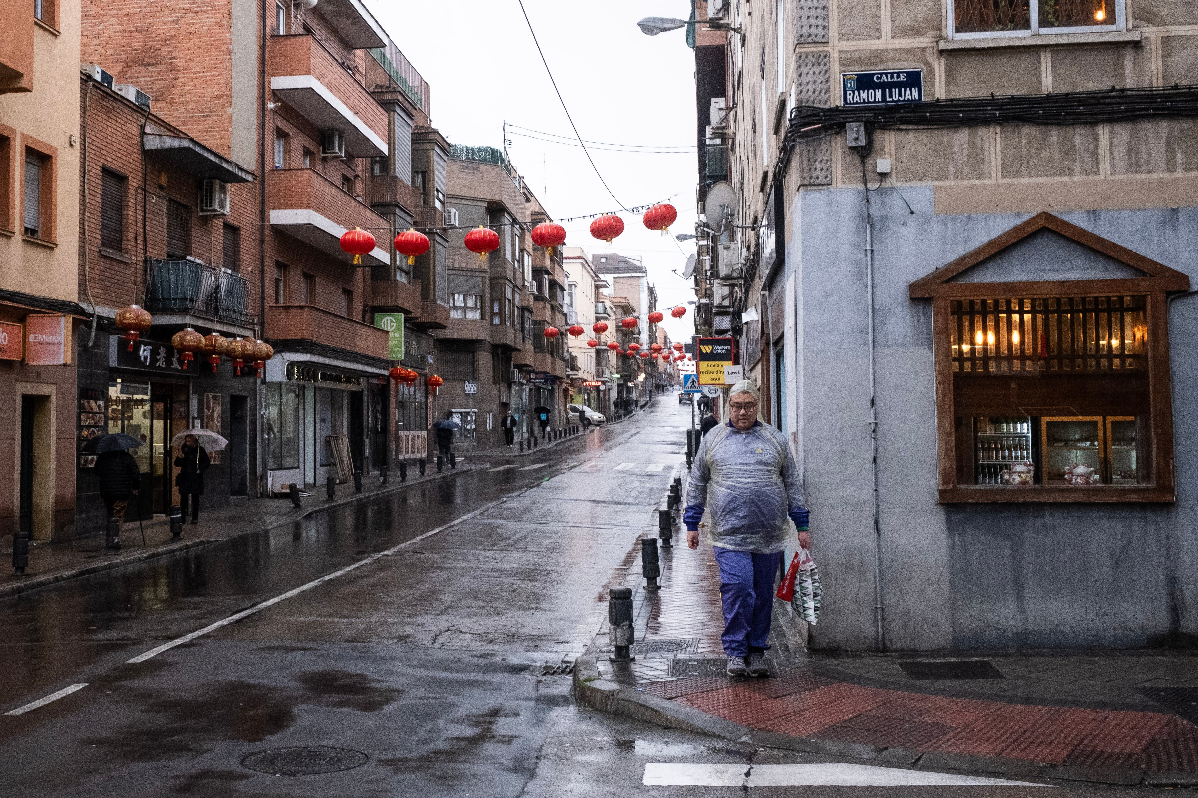 Algo pasa en Usera: españoles llegando desde el centro, un mercado inmobiliario chino paralelo, nuevos inversores y los latinos marchándose