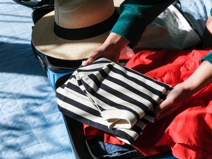 Confía en este set de ocho bolsas para almacenar convenientemente las prendas de ropa en la maleta durante las vacaciones.