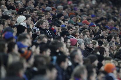 Espectadores en el FC Zurich contra FC Basilea