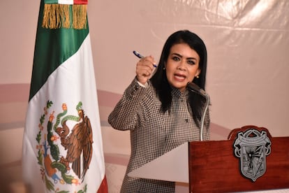Norma Otilia Hernández habla frente a la prensa este 10 de julio.