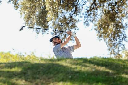 MADRID, 28/09/2024.- El golfista español Angel Hidalgo participa en la tercera jornada del Abierto de España de Golf que se disputa en el Club de Campo Villa de Madrid, este sábado. EFE/Sergio Pérez