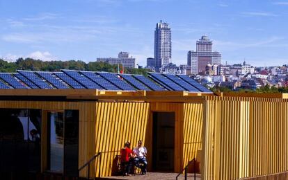 Uno de los edificios de la exposici&oacute;n de casas solares celebrada en Madrid en septiembre de 2012.