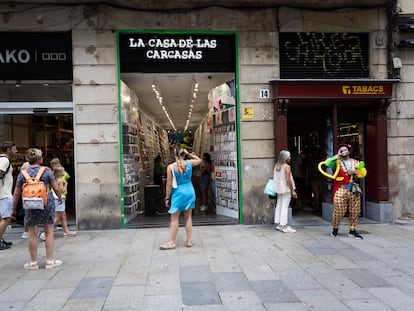 Varios negocios en el eje comercial de Portal de l’Àngel, el 9 de agosto.