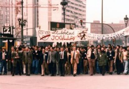 En una manifestació a la Diagonal de Barcelona demanant la llibertat d’Els Joglars