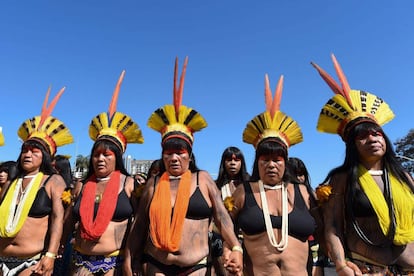 Mulheres indígenas marcham em Brasília contra as políticas de Jair Bolsonaro; ato aconteceu no dia 13 de agosto