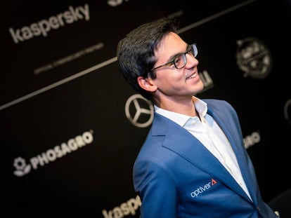 Anish Giri sale del escenario el pasado marzo en Yekaterimburgo (Rusia), durante el Torneo de Candidatos