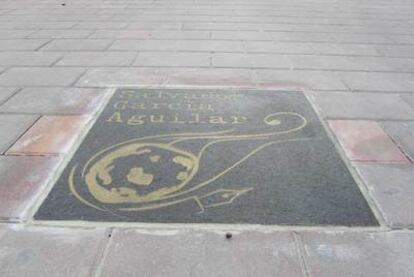 Placa en el paseo de la fama de Molina de Segura dedicada al escritor Salvador García Aguilar, ganador del Nadal en 1983.