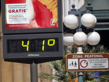 Term&oacute;metro marcando los 41 grados en Valencia este jueves.