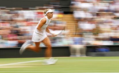 La alemana Angelique Kerber, durante su partido de cuartos de final en Wimbledon contra la rusa Daria Kasatkina.