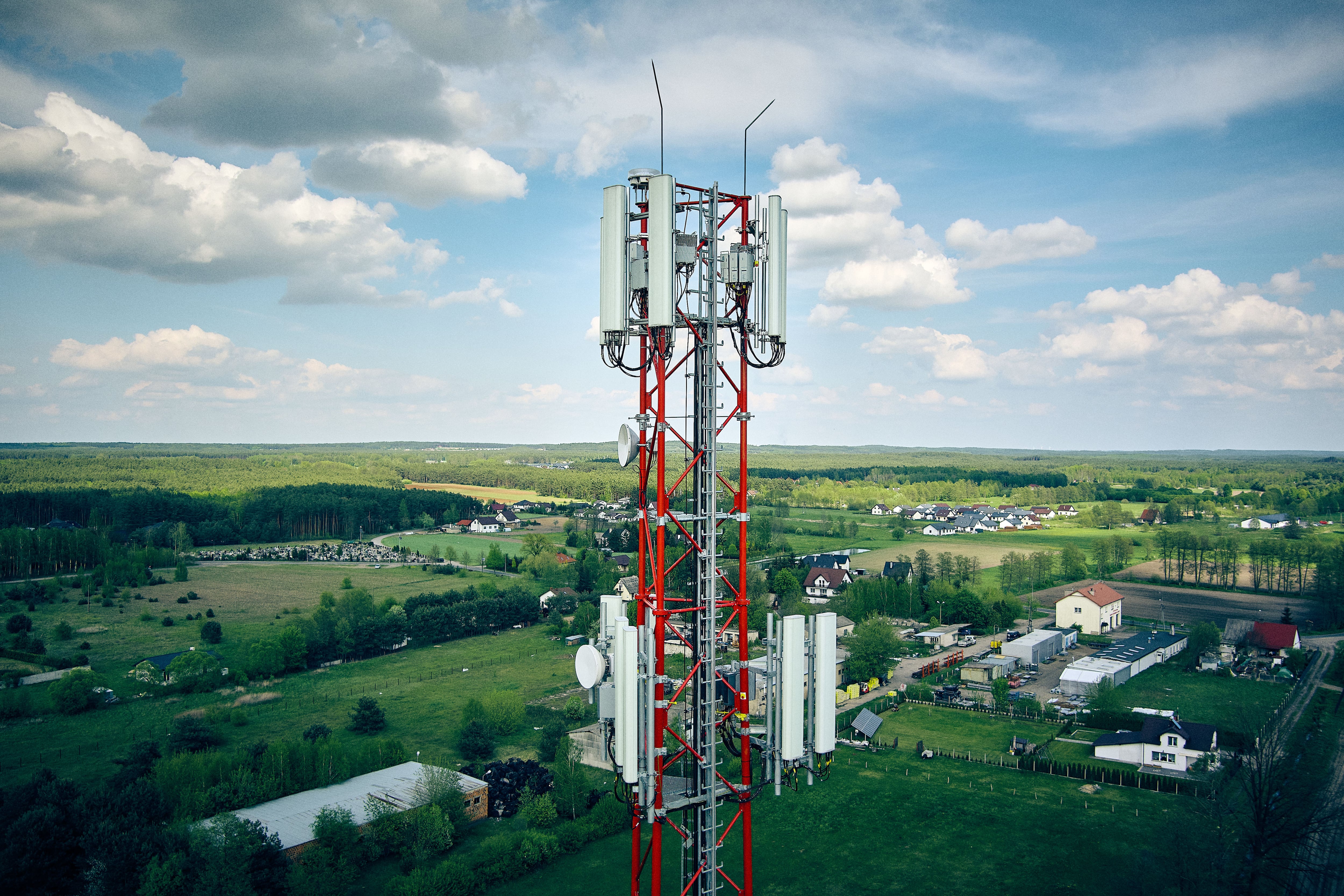 Cellnex, entre un gran potencial y la losa de la subida de tipos 