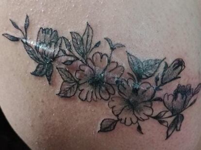 Un tatuaje cubre la cicatriz que le dejó Kleider José Morán a Carmen* luego de apuñalarla.