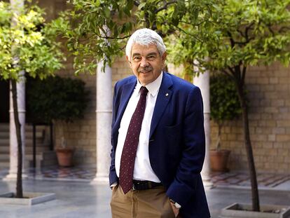 El expresidente de la Generalitat, Pasqual Maragall, en el Pati dels Tarongers, en una imagen de julio de 2006. / JOAN SÁNCHEZ