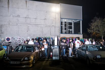 Concentración de coches en el lavadero del Polígono Marconi.