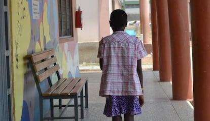 “Mi tía me llevó a un sitio donde me tenían encerrada todo el día limpiando pescado. No me dejaban ni ir al colegio”, cuenta Fatumatah, víctima de tráfico de menores.