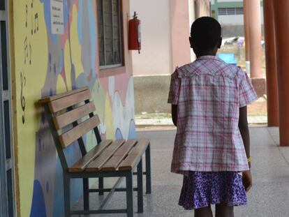 “Mi tía me llevó a un sitio donde me tenían encerrada todo el día limpiando pescado. No me dejaban ni ir al colegio”, cuenta Fatumatah, víctima de tráfico de menores.