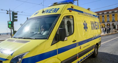 Una ambulancia del servicio médico portugués.