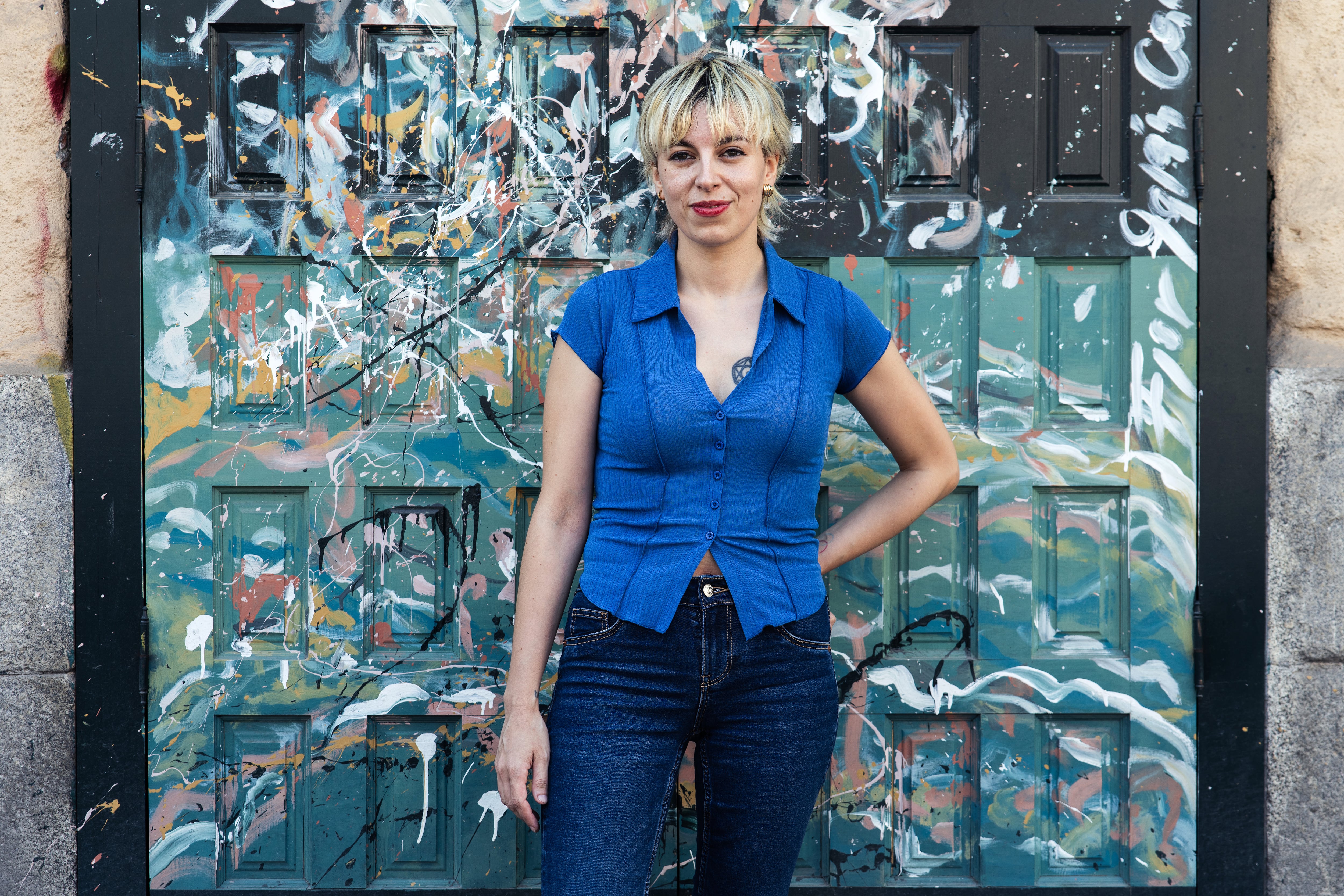 La filósofa Raquel Ferrández en las calles del barrio de La Latina (Madrid), el pasado 22 de julio.