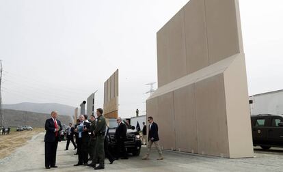 Donald Trump, en la frontera entre EE UU y México el 13 de marzo de 2018.  