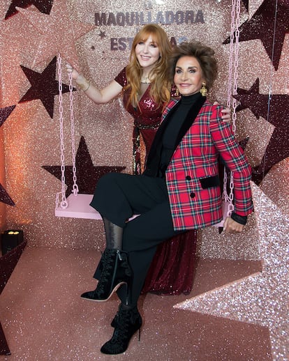Tilbury con Naty Abascal en el espacio de las estrellas creado para la fiesta del Club Alma de Madrid.