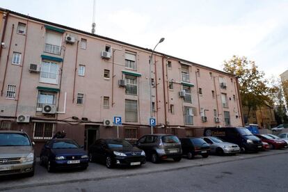 Vista del edificio donde ha sido hallado el cuerpo de un hombre momificado.