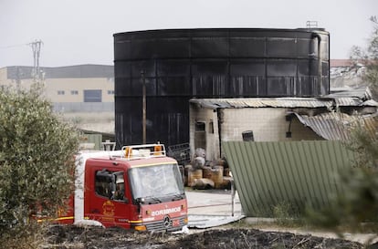 Restos de la nave de Arganda del Rey tras el incendio, el 5 de mayo de 2017.