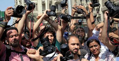 Periodistas, junto al sindicato de prensa egipcio en El Cairo.