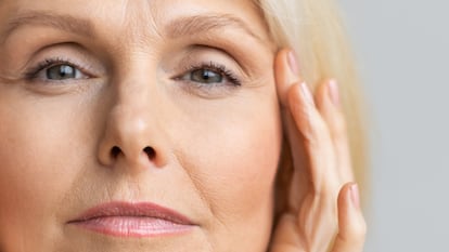 Artículo de EL PAÍS Escaparate sobre un sérum con retinal superventas que acaba con las arrugas de manera rápida y eficaz.