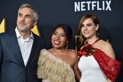 El director mexicano Alfonso Cuarón y las actrices mexicanas Yalitza Aparicio y Marina de Tavira.