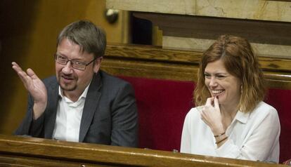 Xavier Domènech, amb Elisenda Alamany, al ple del Parlament.