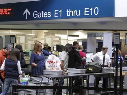 Imagen de archivo del control de seguridad en un aeropuerto