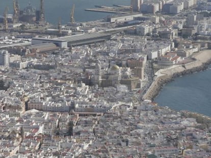 Vista a&eacute;rea de C&aacute;diz.