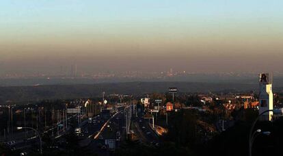 La boina de polución de Madrid, durante uno de los episodios de alerta por la contaminación