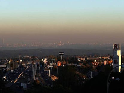 La boina de polución de Madrid, durante uno de los episodios de alerta por la contaminación