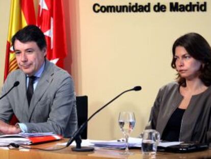 Pablo Cavero, Ignacio González y Lucía Figar, en la rueda de prensa tras el Consejo de Gobierno.