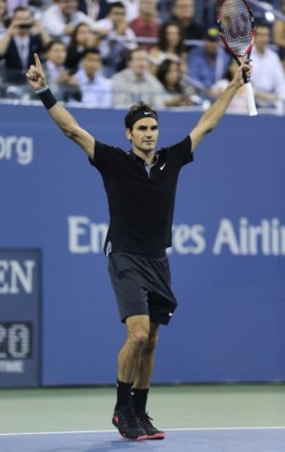 Federer celebra su victoria ante Monfils.