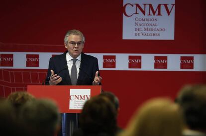 Sebasti&aacute;n Albella, presidente de la CNMV, durante la presentaci&oacute;n del Plan de Actividades 2017