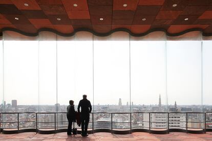 Panorámica de la ciudad belga desde el Museum Aan de Stroom (MAS), nuevo icono arquitectónico inaugurado el pasado mes de mayo.