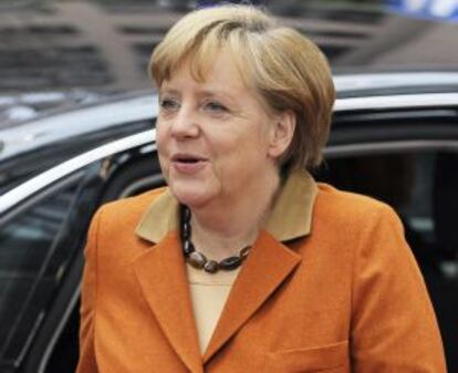 Angela Merkel, llega a la cumbre de jefes de Estado y de Gobierno.