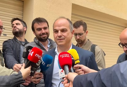 El secretario general de Junts, Jordi Turull, ante los medios este viernes.