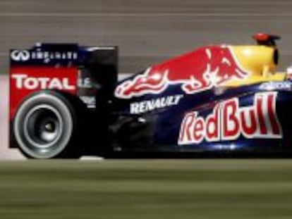 Sebastian Vettel conduce su monoplaza en Montmeló.