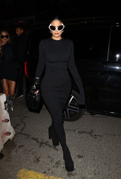 Celebrity Sightings In Paris – October 02, 2022