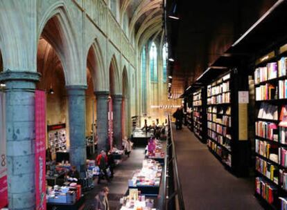 Librería Selexyz en Maastricht, ubidada en una iglesia del siglo XII
