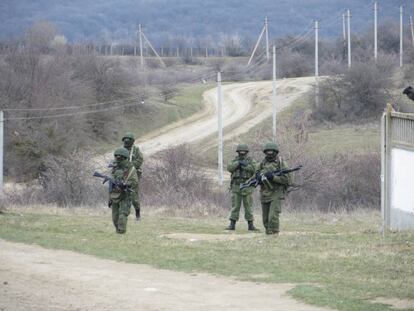 Soldados rusos durante la ocupaci&oacute;n de Crimea, en marzo de 2014.