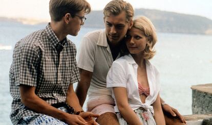 El pudiente

Playas, yates y vespas abundan en la costa amalfitana italiana. El trío formado por Matt Damon, Gwyneth Paltrow y Jude Law disfrutan de una vida de lujos en El talento de Mr. Ripley hasta que la pasión y la mentira se entrometen en su relación.