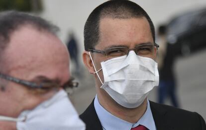 Jorge Arreaza recibiendo al embajador de Turquía Sevki Mutevellioglu en julio pasado.