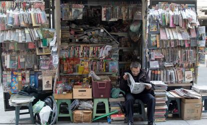 Un kiosko de periódicos y revistas, en Ciudad de México. 