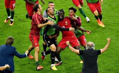 Eder celebra el tanto que dio la victoria a Portugal frente a Francia en la final de la Eurocopa