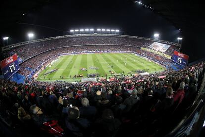 Vista general del estadio Vicente Calderón antes de iniciarse el partido.