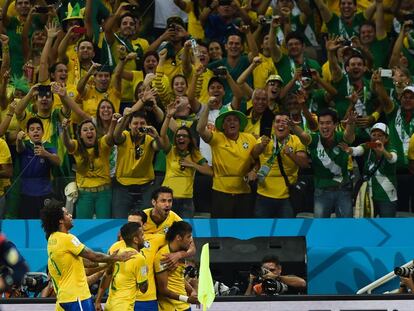 Comemoração de gol no segundo tempo da partida Brasil e Croácia, na Arena Corinthians, que marcou a abertura da Copa do Mundo de 2014.